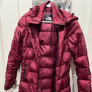 Women The North face Puffer Coat Small Burgandy